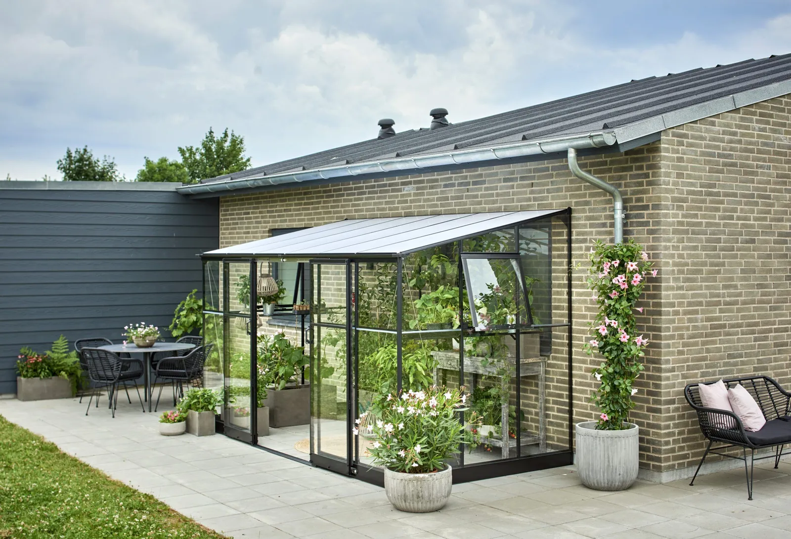 Växthus Halls Qube Lean-to 612 Svart 7,1 m² Härdat Glas - miniatyr 2