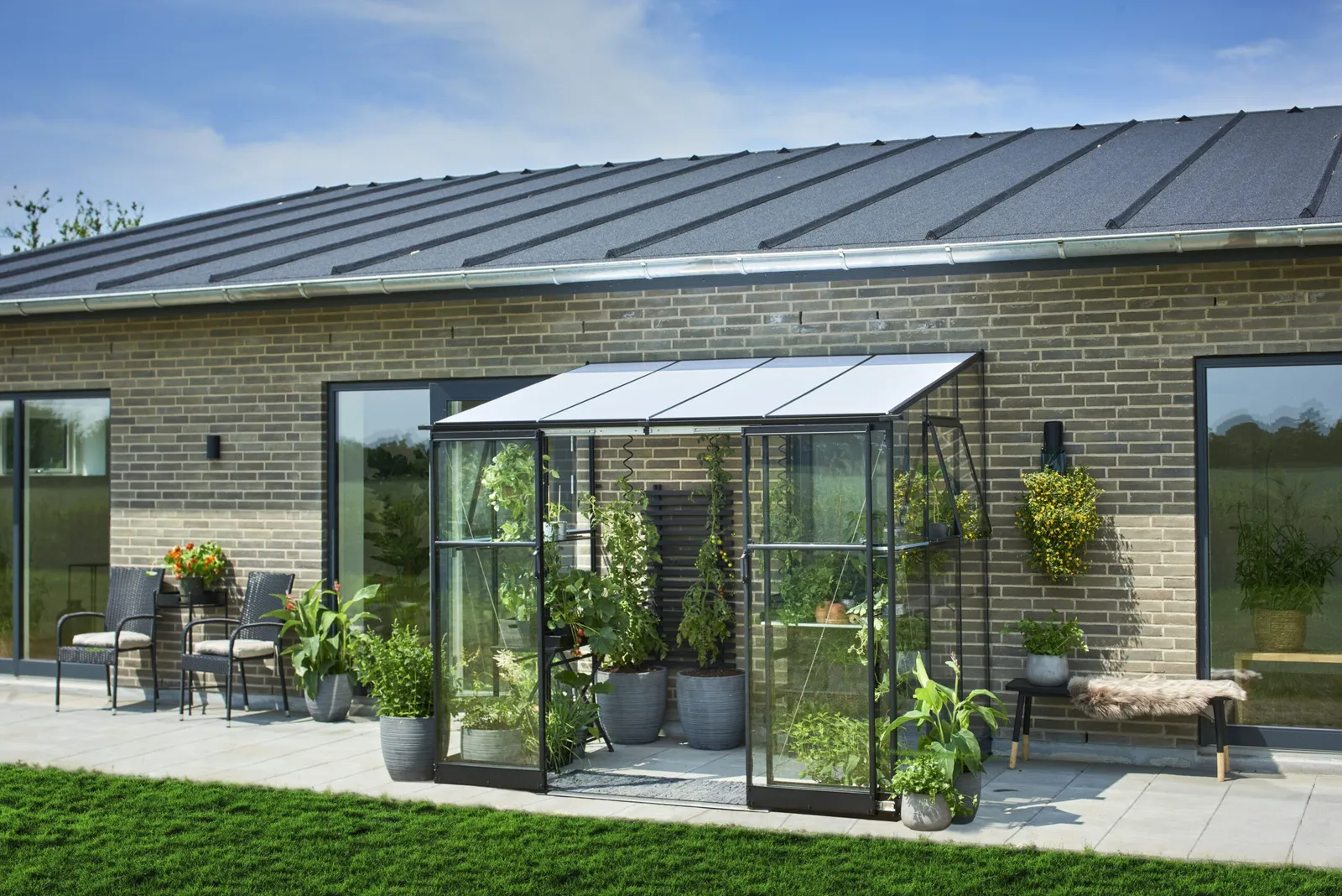 Växthus Halls Qube Lean-to 68 Svart 4,7 m² Härdat Glas